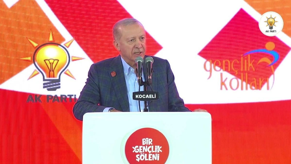 Cumhurbaşkanı Erdoğan, Kocaeli Stadyumu'nda AK Partili gençlere sesleniyor