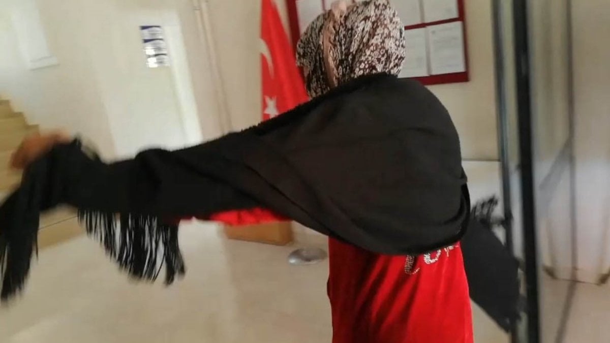 Elazığ'da dilenci zabıta müdürlüğüne oynayarak girdi