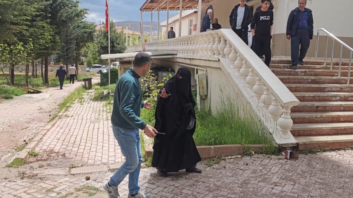 Elazığ'da dilenciler kaçtı, zabıta yakaladı: Beni bırakma aman ha
