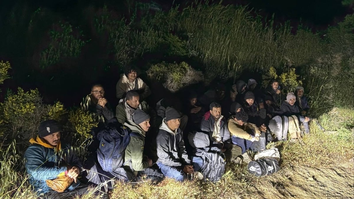 İzmir'de 21 kaçak göçmen yakalandı