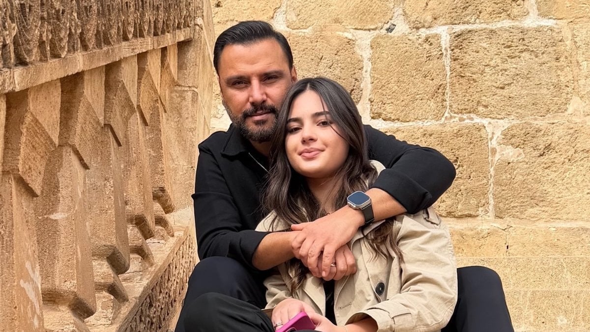 Şarkıcı Alişan yeğenleri ve annesiyle tatile çıktı