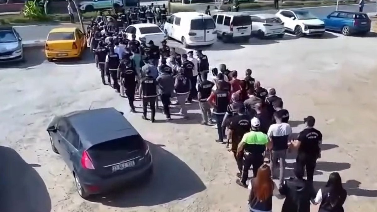 Aydın'da sahte site ile vize başvurusu yapan vatandaşları dolandıran şebeke çökertildi