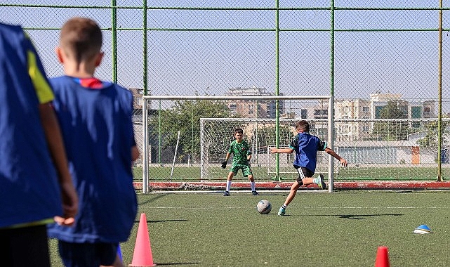 Buca'da yaz tatili futbolla renkleniyor