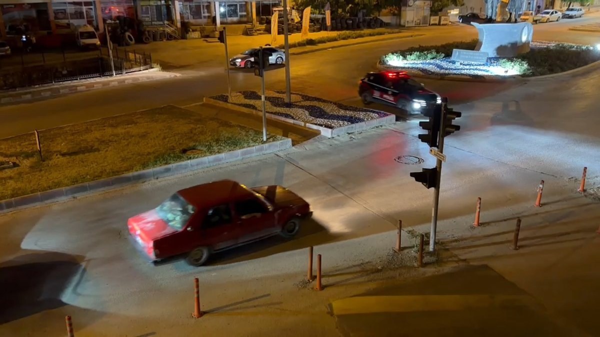 Burdur'da 'dur' ihtarına uymayan ehliyetsiz sürücü, kovalamaca ile yakalandı