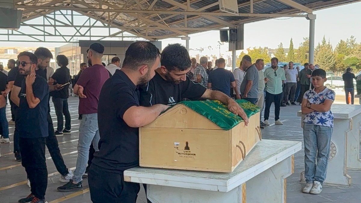 Bursa'da sitenin havuzunda ölü bulunan 2 yaşındaki Kadir'e veda