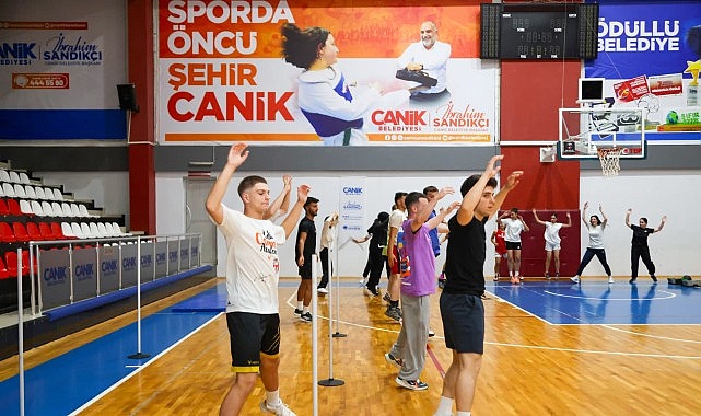Canik'te Gençler Parkurun Tozunu Dumana Katıyor