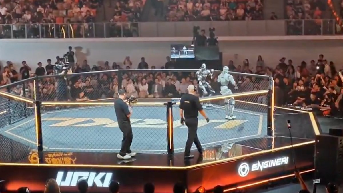 Çin'de dünyanın ilk robot MMA dövüşü düzenlendi