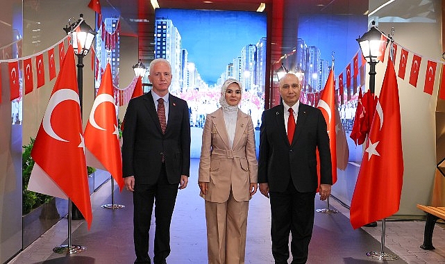 "İrade Bizim, Zafer Bizim" sergisi ziyaretçileriyle buluştu