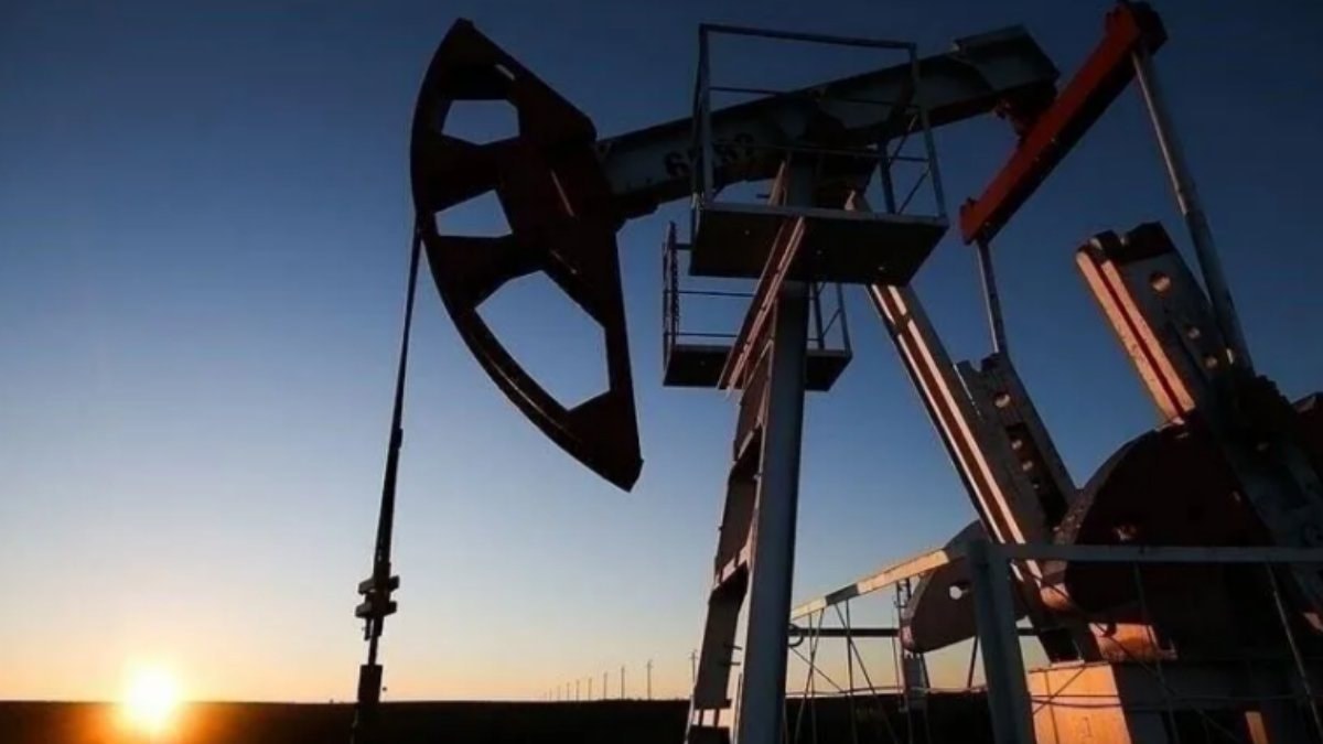 İran'ın petrol satışı 4 ayda 11 milyar doları geçti