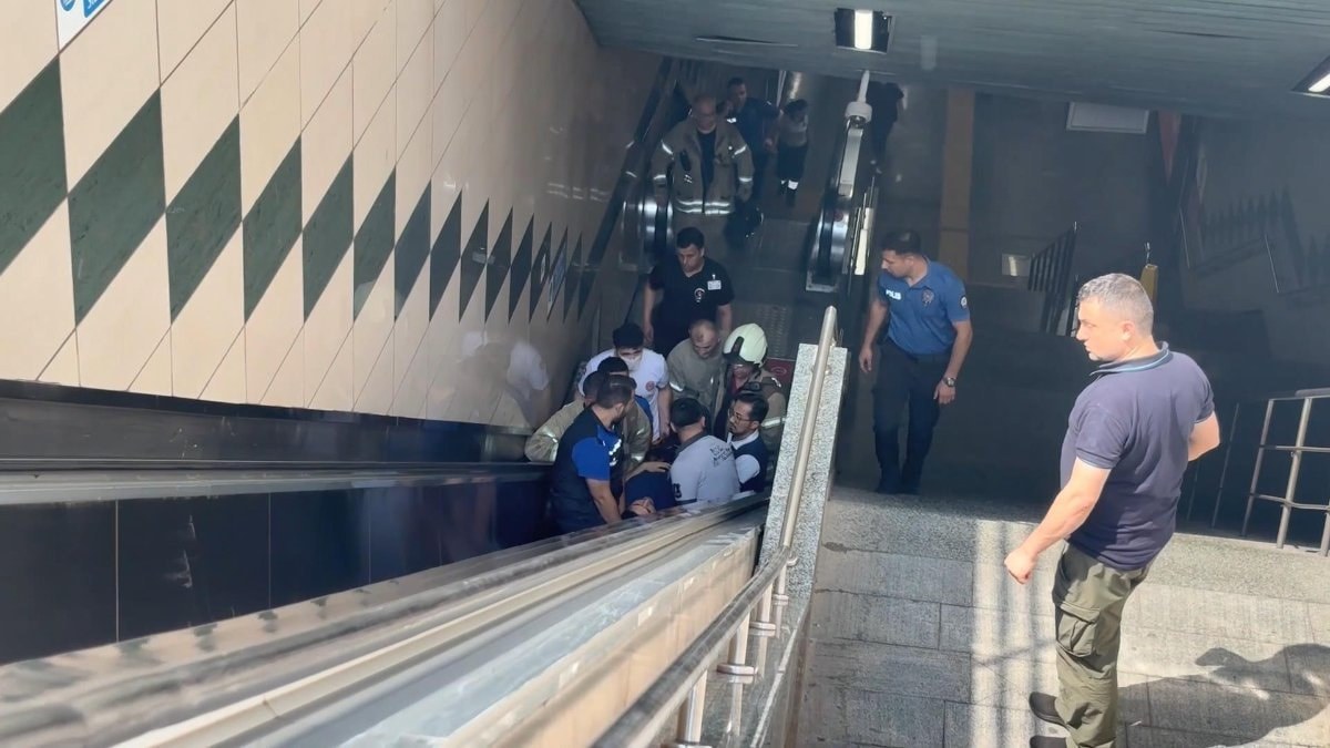 İstanbul'da görme engelli kişi metro raylarına düştü