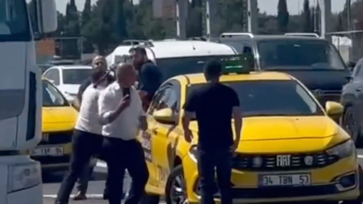 İstanbul'da taksiciler kavga etti: Levye ile vurmaya kalktı