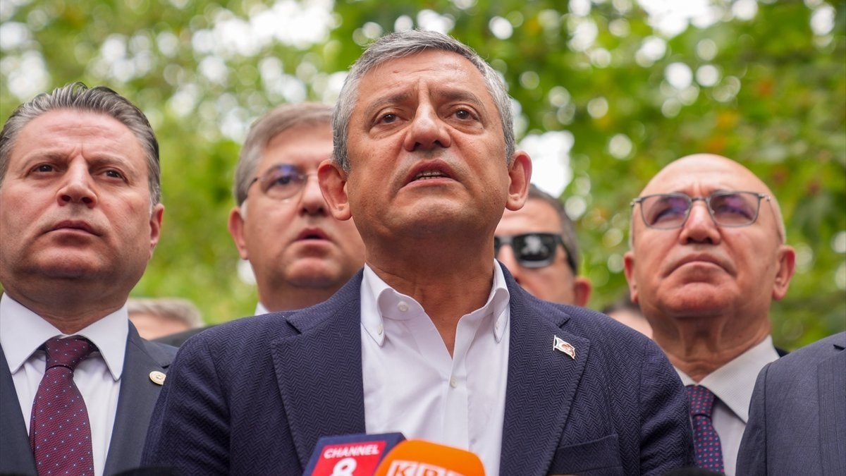 Özgür Özel'den Mansur Yavaş için 'Ben yokum' demeyen herkes bizimledir mesajı