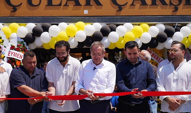 Tarihi Ayvalık Tostçular Çarşısı'nda Örnek Bir İş Birliği