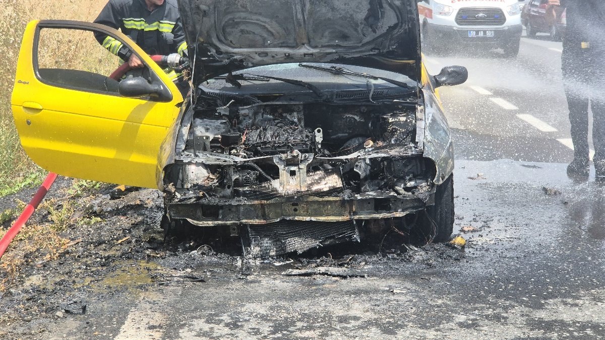 Tekirdağ'da seyir halindeki araçta yangın: 5 kişi son anda kurtuldu