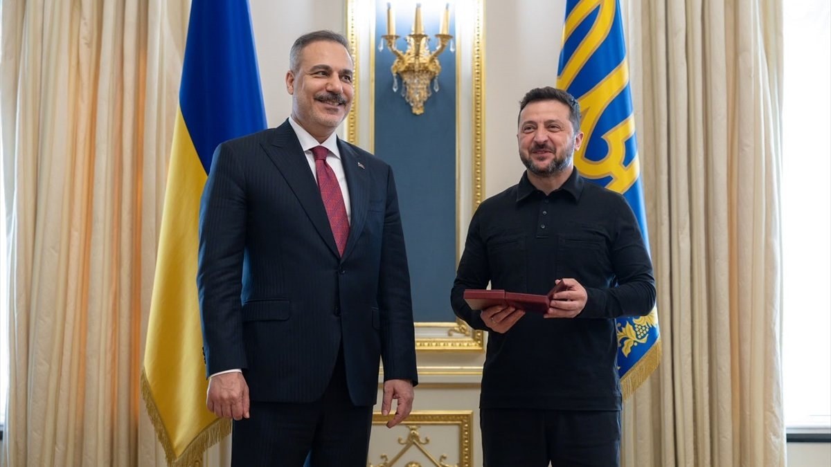 Ukrayna'da Hakan Fidan'a liyakat nişanı