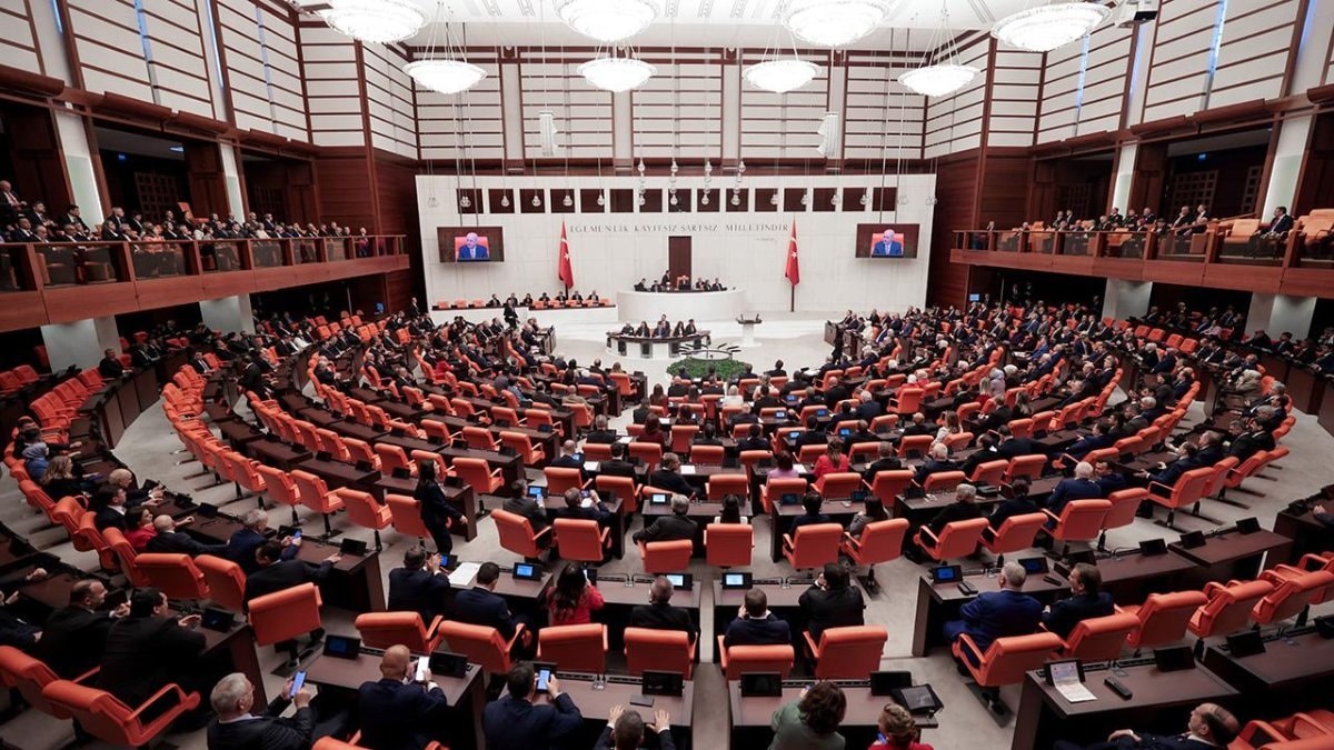 AK Parti'nin 'Terörsüz Türkiye' sürecine ilişkin çerçeve yasa teklifi imzaya açıldı