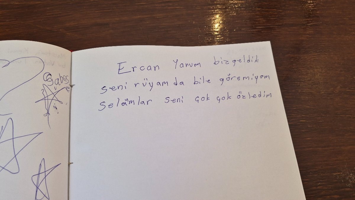 Eskişehir'de şehitlik anı defterindeki duygusal yazılar dikkat çekiyor