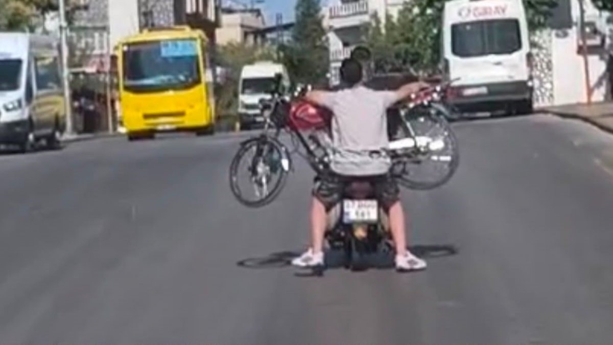 Gaziantep'te ilginç taşıma yöntemi: Motosiklet üzerinde motosiklet taşıdılar