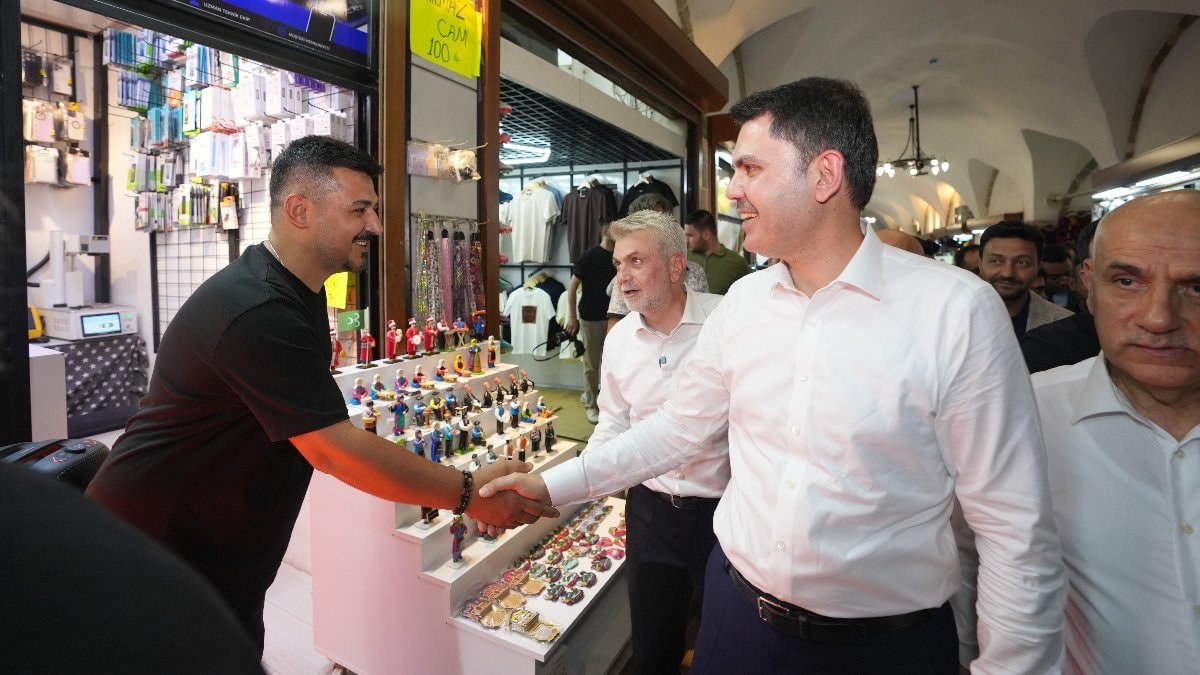 Kahramanmaraş'ta Murat Kurum'a Kapalı Çarşı'nın sembolik anahtarı verildi