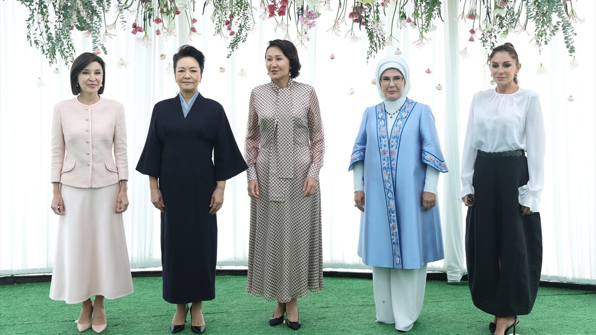 Emine Erdoğan, Kırgızistan'da lider eşleriyle bir araya geldi