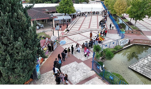 Antalya Kitap Fuarı'nda imza ve söyleşi yoğunluğu