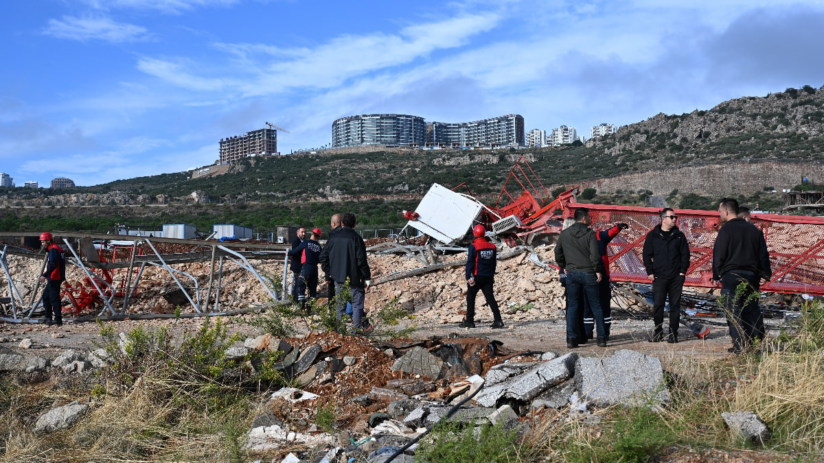 Antalya'da ölen 4 işçi hortuma, konteynerde derbiyi izlerken yakalandı