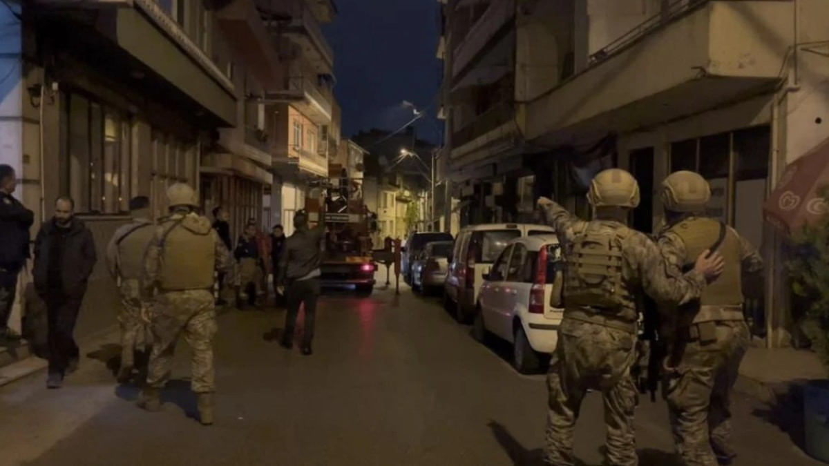 Bursa'da oğlunun rehin aldığı kadını polis kurtardı