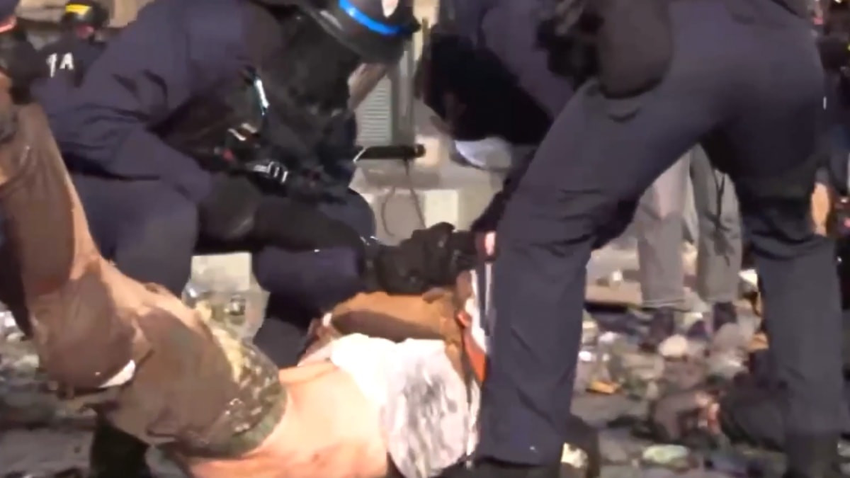 Fransa'da protestolar sürüyor: Polis etkisini artırmaya başladı