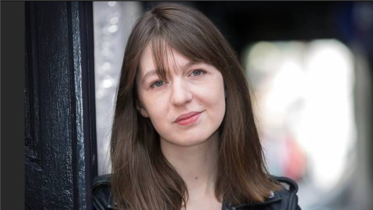 İngiltere'de kitaplarına sansür uygulanan Sally Rooney için ünlü isimlerden tepki
